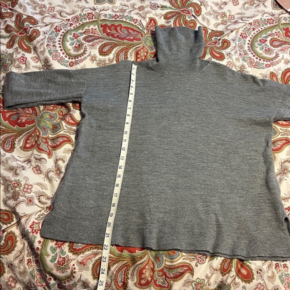 J CREW Merino Wool Turtleneck Boxy Sweater - Picture 8 of 8